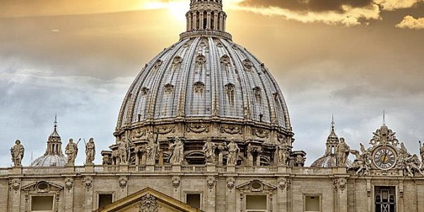 Βατικανό: Αφορίστηκε αρχιεπίσκοπος που χαρακτήρισε τον Πάπα «υπηρέτη του σατανά»