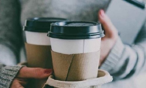 Επιστρέφει στο 24% ο ΦΠΑ του σερβιριζόμενου καφέ – Στο 13% το delivery και το take away