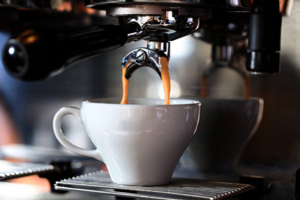 Καφές: Στα 4,20 ευρώ ο φρέντο εσπρέσο με τις αυξήσεις στον ΦΠΑ -Το κόστος για delivery και take away