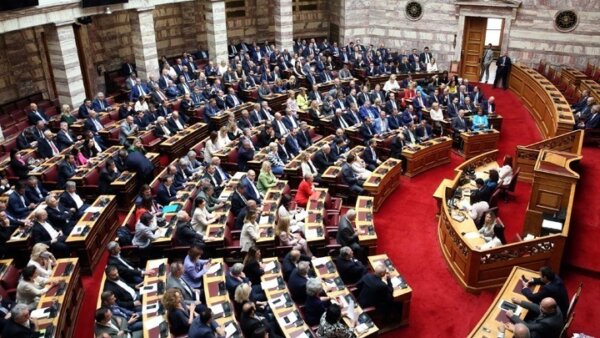 Βουλή: Κατατέθηκε ο Κώδικας Φόρου Προστιθέμενης Αξίας