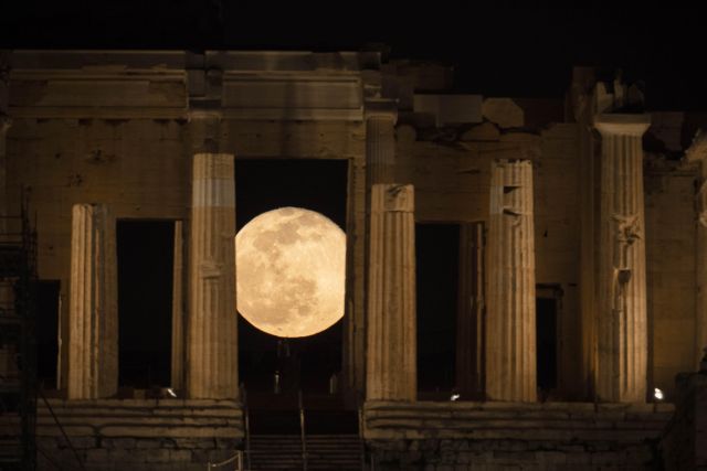 Πανσέληνος Ιουλίου: Τα 3 ζώδια που θα έχουν σαρωτικές αλλαγές στη ζωή τους με το «Φεγγάρι του Ελαφιού»