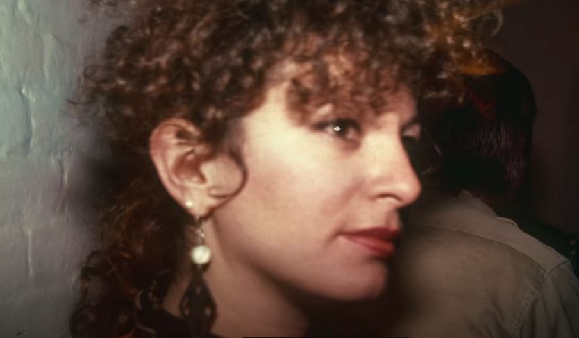 Nan Goldin: «Το ντοκιμαντέρ είναι ριζοσπαστικό γιατί όλοι αυτοί οι άνδρες προσπαθούν να το εμποδίσουν»