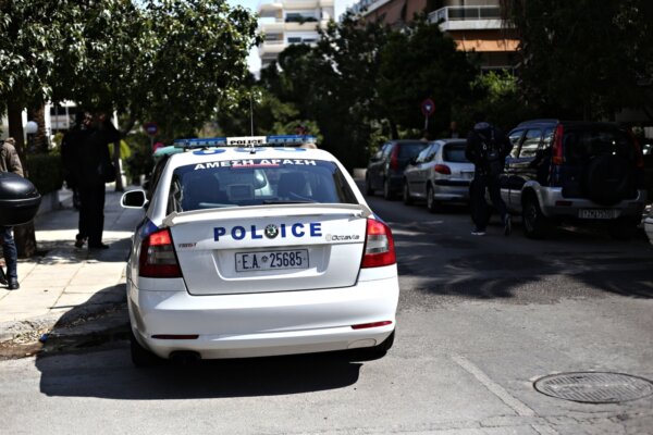 Θεσσαλονίκη: Μπούκαρε σε διαμέρισμα με σκυλιά για να βγάλει τον ενοικιαστή – Άρπαξε και 200 ευρώ