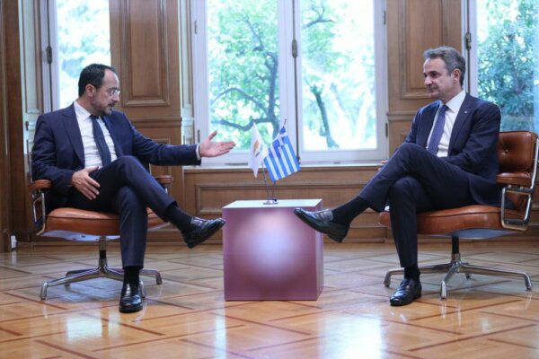 Μητσοτάκης – Χριστοδουλίδης: «Ελλάδα και Κύπρος είναι πυλώνες σταθερότητας»