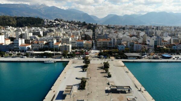 Τραγωδία στην Πάτρα: Γυναίκα επέπλεε νεκρή στη θάλασσα στο μώλο της Αγ. Νικολάου