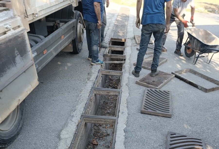 Διαρκείς καθαρισμοί φρεατίων και καναλιών ομβρίων από τη ΔΕΥΑ Φαρσάλων