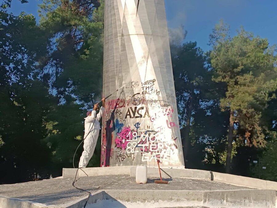 Αισθητική αποκατάσταση στο Μνημείο Εθνικής Αντίστασης στο Αλκαζάρ – Ολοκληρώνονται οι εργασίες για την ανάδειξη του εμβληματικού έργου του Φιλόλαου Τλούπα