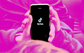 TikTok: Αγωγές από 14 Πολιτείες των ΗΠΑ – Βλάπτει την ψυχική υγεία των νεαρών χρηστών