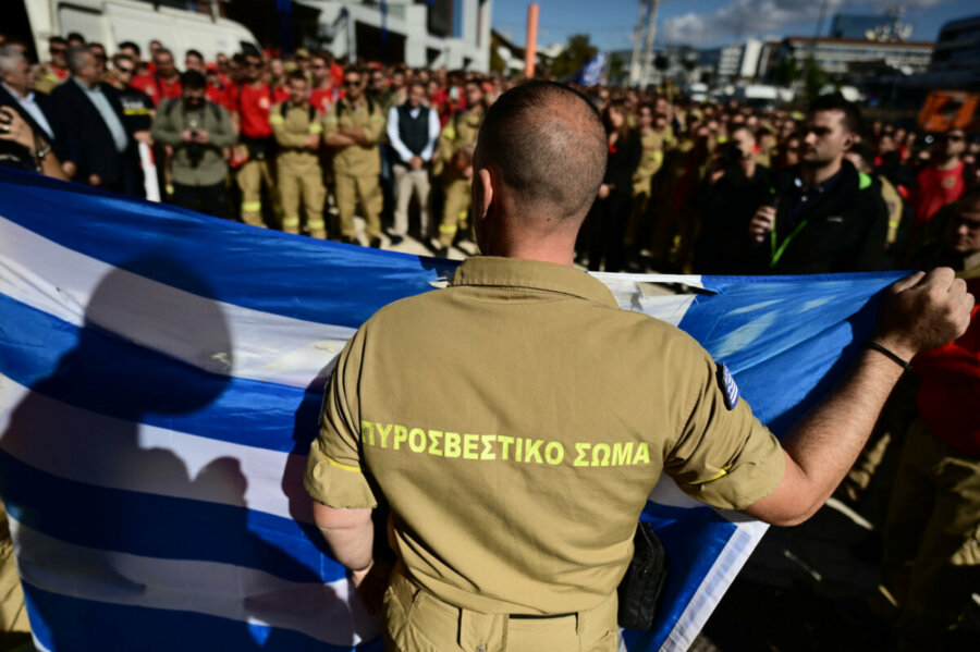 Κικίλιας για χθεσινά επεισόδια: Προβοκάτσια λίγων δήθεν αγανακτισμένων έναντι 2,5 χιλιάδων εποχικών πυροσβεστών