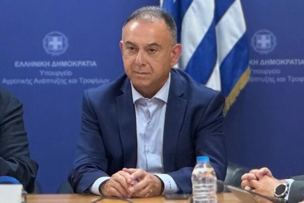 Κέλλας: Πιστή εφαρμογή των μέτρων για την ευλογιά και εκ νέου αποτίμηση της κατάστασης – Το εμβόλιο “χαράς ευαγγέλιο” για τρίτες χώρες