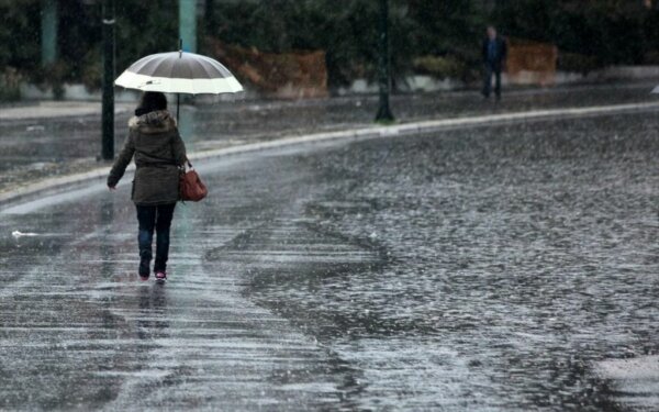 Καιρός: Συναγερμός για έντονα φαινόμενα τις επόμενες ώρες με καταιγίδες και χαλαζοπτώσεις