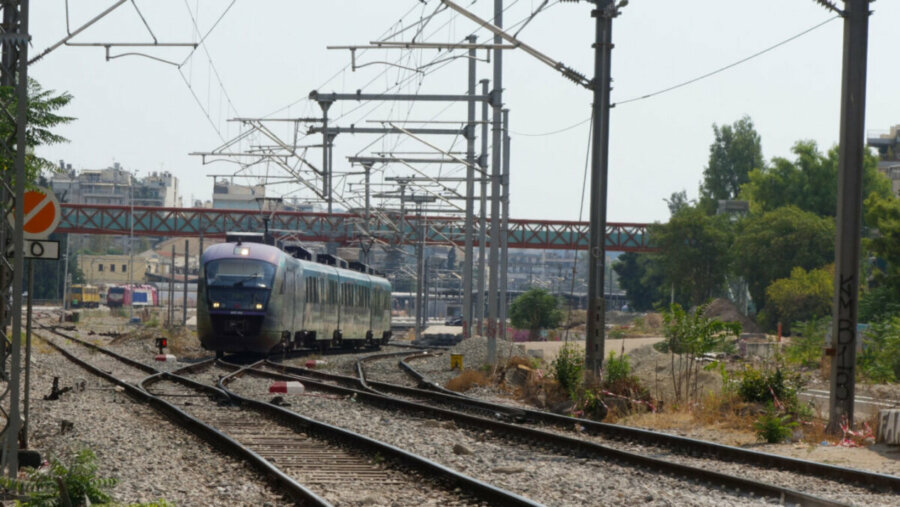 Ποιος ευθύνεται για το πρωινό μπλακάουτ στον προαστιακό και στους δρόμους