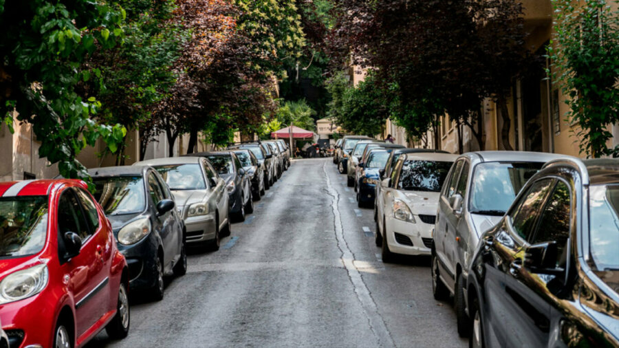 Φορολογικό νομοσχέδιο: Εισήγηση να ασφαλίζονται και τα ακινητοποιημένα ΙΧ έναντι φυσικών καταστροφών