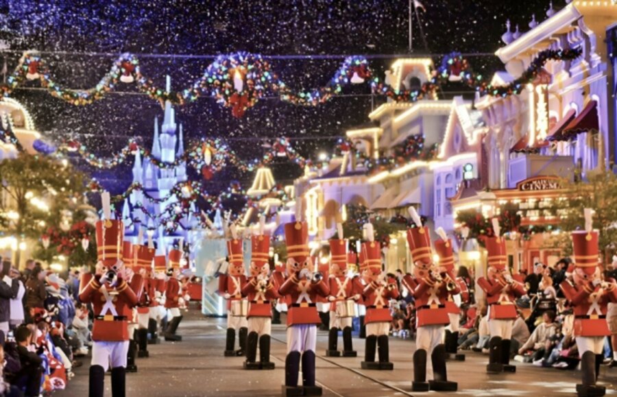 Λάρισα Christmas Parade: Η παρέλαση των αρμάτων θα γεμίσει την πόλη μουσική, χρώμα και λάμψη