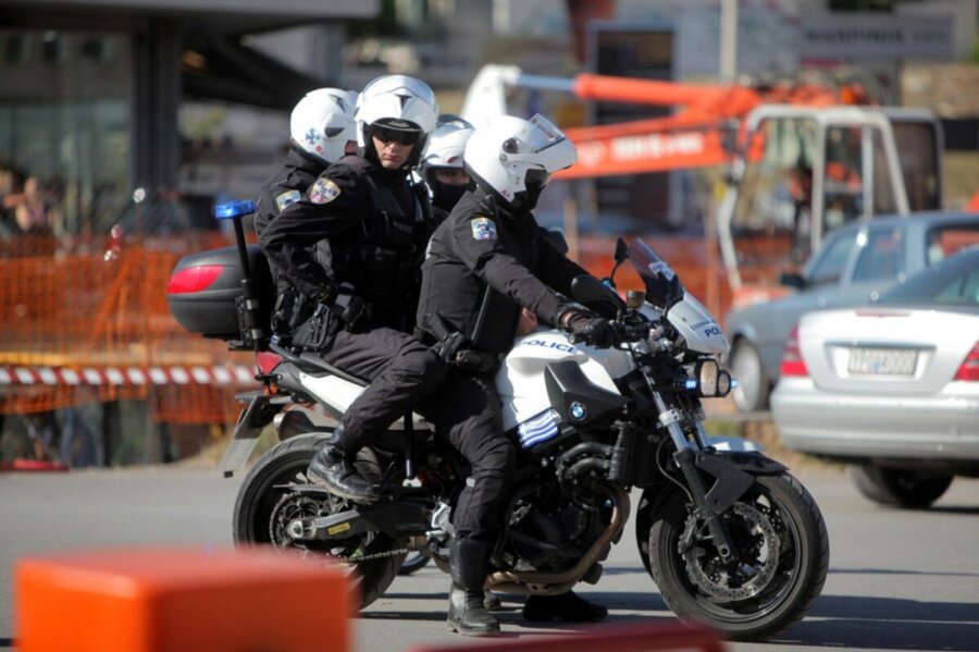 Ενέδρα από τέσσερα άτομα σε 50χρονο στη Βάρκιζα: Τρεις μαχαιριές στην κοιλιά δέχτηκε το θύμα