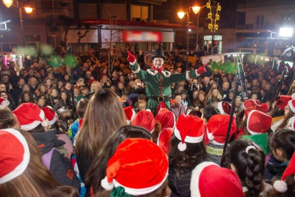 Larissa Santa City: Συνεχίζονται οι γιορτινές εκδηλώσεις – Την Κυριακή «Οι Κόκκινες Μύτες» στη Λάρισα