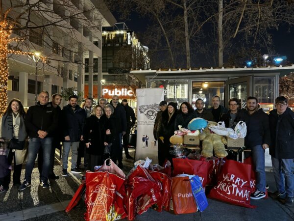 Φάρμακα και παιδικά παιχνίδια συγκέντρωσε το Κίνημα Δημοκρατίας Λάρισας