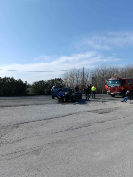 Σύγκρουση λεωφορείου με ΙΧ κοντά στην Lariplast