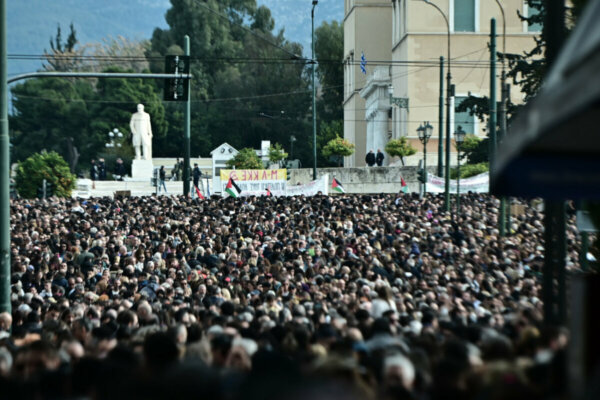 Οι διαδηλώσεις για τα Τέμπη «υποβαθμίστηκαν με ακραίο τρόπο από την ΕΡΤ» – Τι απαντά η δημόσια ραδιοτηλεόραση