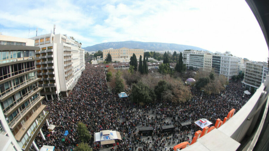 Τα Τέμπη μετατόπισαν την πολιτική ατζέντα – Τα μηνύματα του ΠΑΣΟΚ την επομένη των μεγαλειωδών συγκεντρώσεων