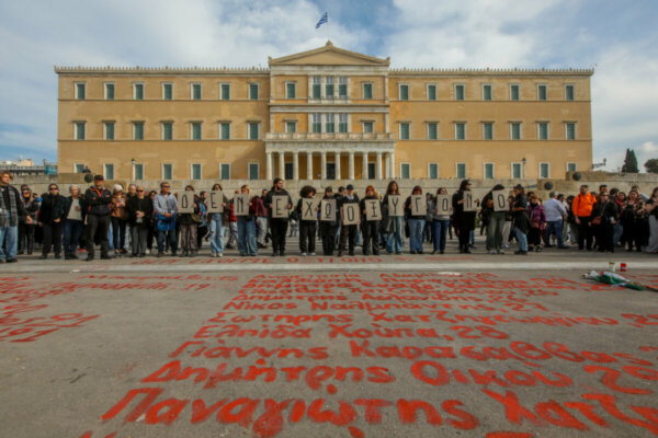 «Δεν βάζω το χέρι μου στη φωτιά»: Το στρίβει και ο Σταικούρας για την ασφάλεια και εύφλεκτα υλικά στα τρένα