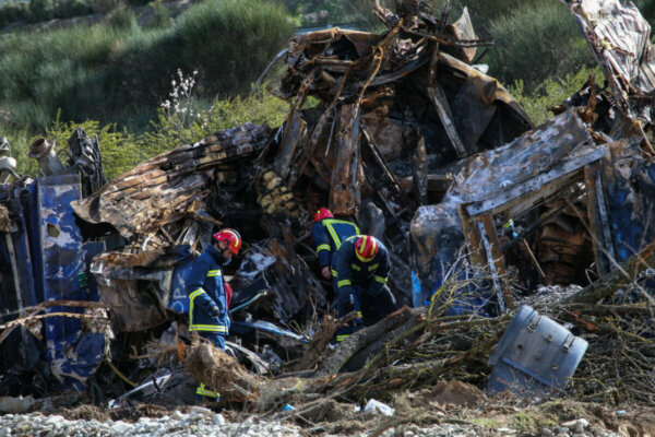 Επιστολή συγγενών θυμάτων των Τεμπών σε Κακλαμάνη – Τι γίνεται με τις δικογραφίες;