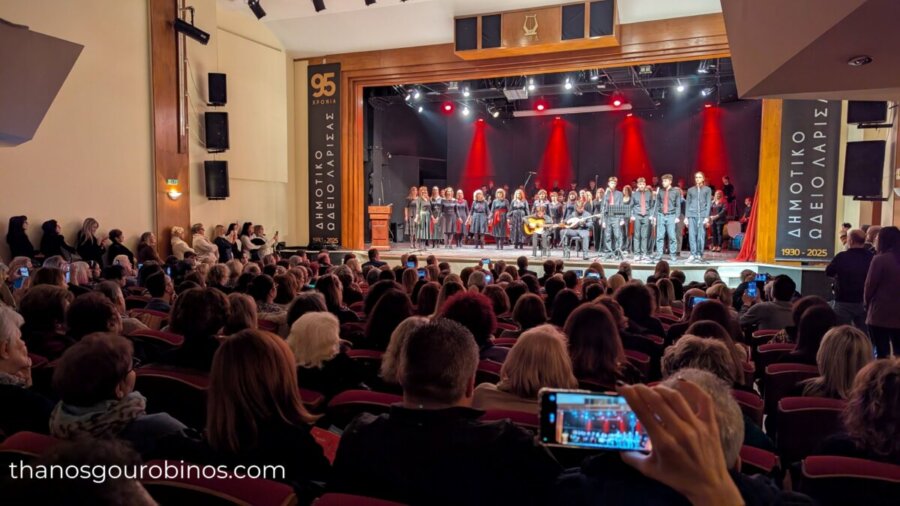 Πλήθος κόσμου στην εκδήλωση του Δήμου Λαρισαίων και του Μουσικού Σχολείου Λάρισας: “Ωχ Αμάν Ελενάκι μου” – Αληθινές ιστορίες έμφυλης βίας που έγιναν τραγούδια