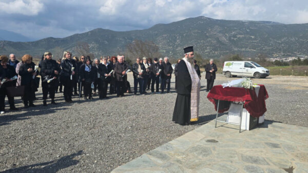 Τρισάγιο για τα θύματα των Τεμπών στο σημείο της τραγωδίας