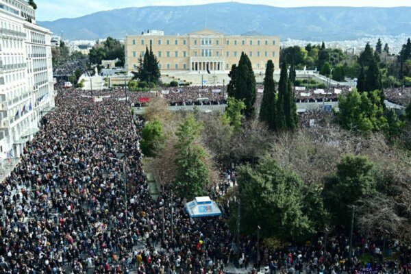 Τέμπη: Σε θέση μάχης κυβέρνηση και αντιπολίτευση – Το μήνυμα Μητσοτάκη για το συλλαλητήριο και η παρέμβαση Τσίπρα