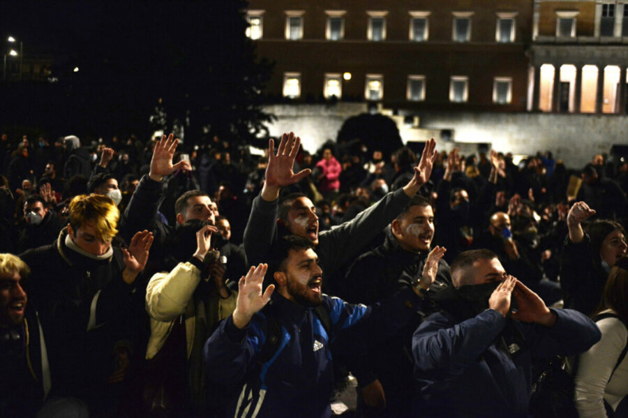 Συλλαλητήρια για τα Τέμπη – Επεισόδια επί 3 ώρες στο Σύνταγμα με μολότοφ,τρεις τραυματίες