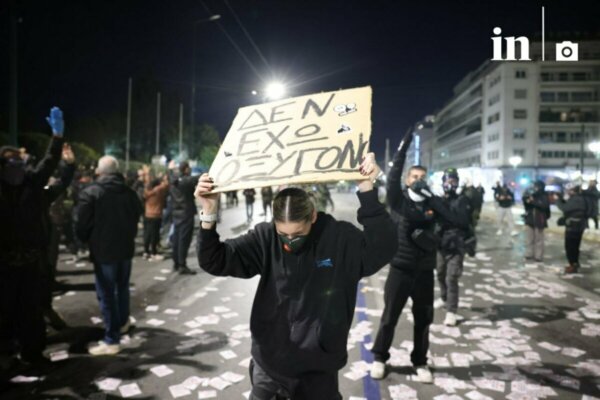 Κόντρες στη Βουλή για τα επεισόδια στη συγκέντρωση στο Σύνταγμα: «Επιλέξατε και πάλι τη βία»