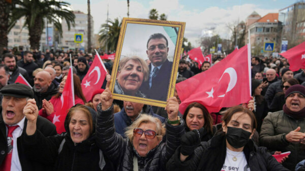 Οι 105 που μαζί με τον Ιμάμογλου συνελήφθησαν για διαφθορά και τρομοκρατία – Δήμαρχοι, επιχειρηματίες κι ένας τραγουδιστής