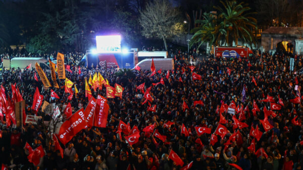 Χιλιάδες διαδηλωτές στην Κωνσταντινούπολη στο πλευρό του Ιμάμογλου, παραμένει κρατούμενος ο δήμαρχος