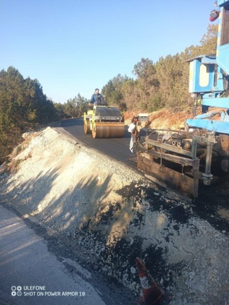 Εργασίες αποκατάστασης και ασφαλτόστρωσης στο Τρίκερι