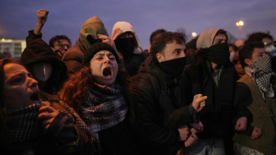 Νύχτα οργής στην Τουρκία με μαζικές διαδηλώσεις – Εκατομμύρια είπαν «φτάνει πια» στον Ερντογάν, δηλώνει ο Ιμάμογλου